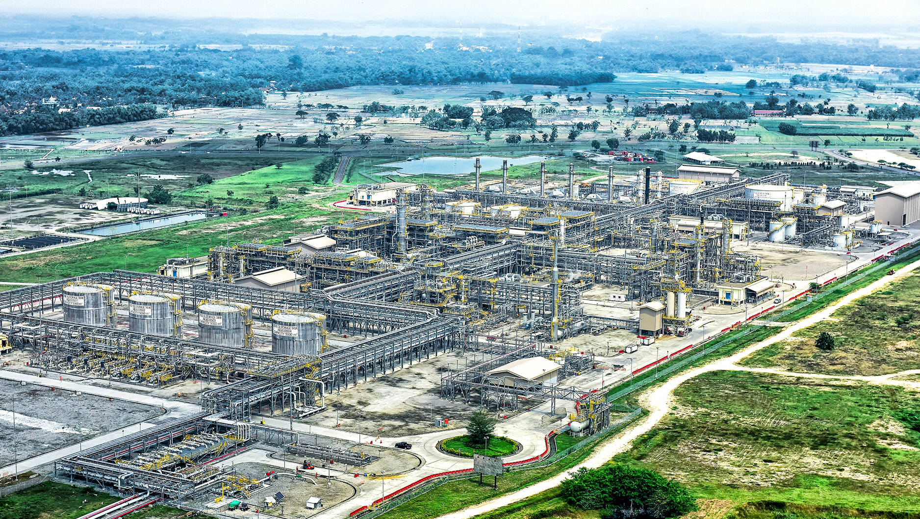 Image Photo  The Central Processing Facility of Banyu Urip field located in Bojonegoro, East Java.