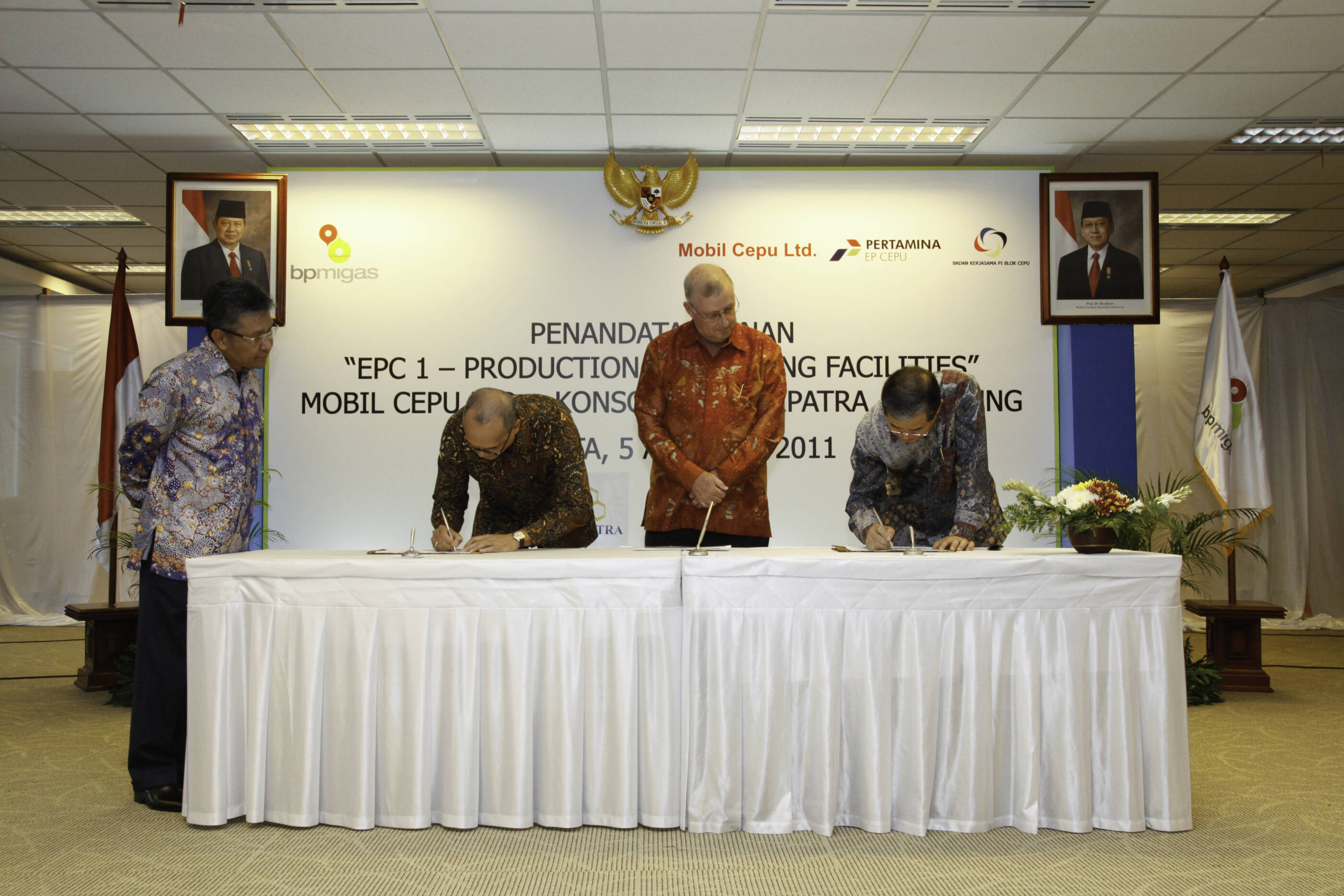 Lima kontrak utama Rekayasa, Pengadaan, dan Konstruksi (EPC) yang konsorsiumnya dipimpin oleh perusahaan Indonesia, menandai dimulainya pekerjaan untuk pengembangan lapangan proyek Banyu Urip secara penuh.