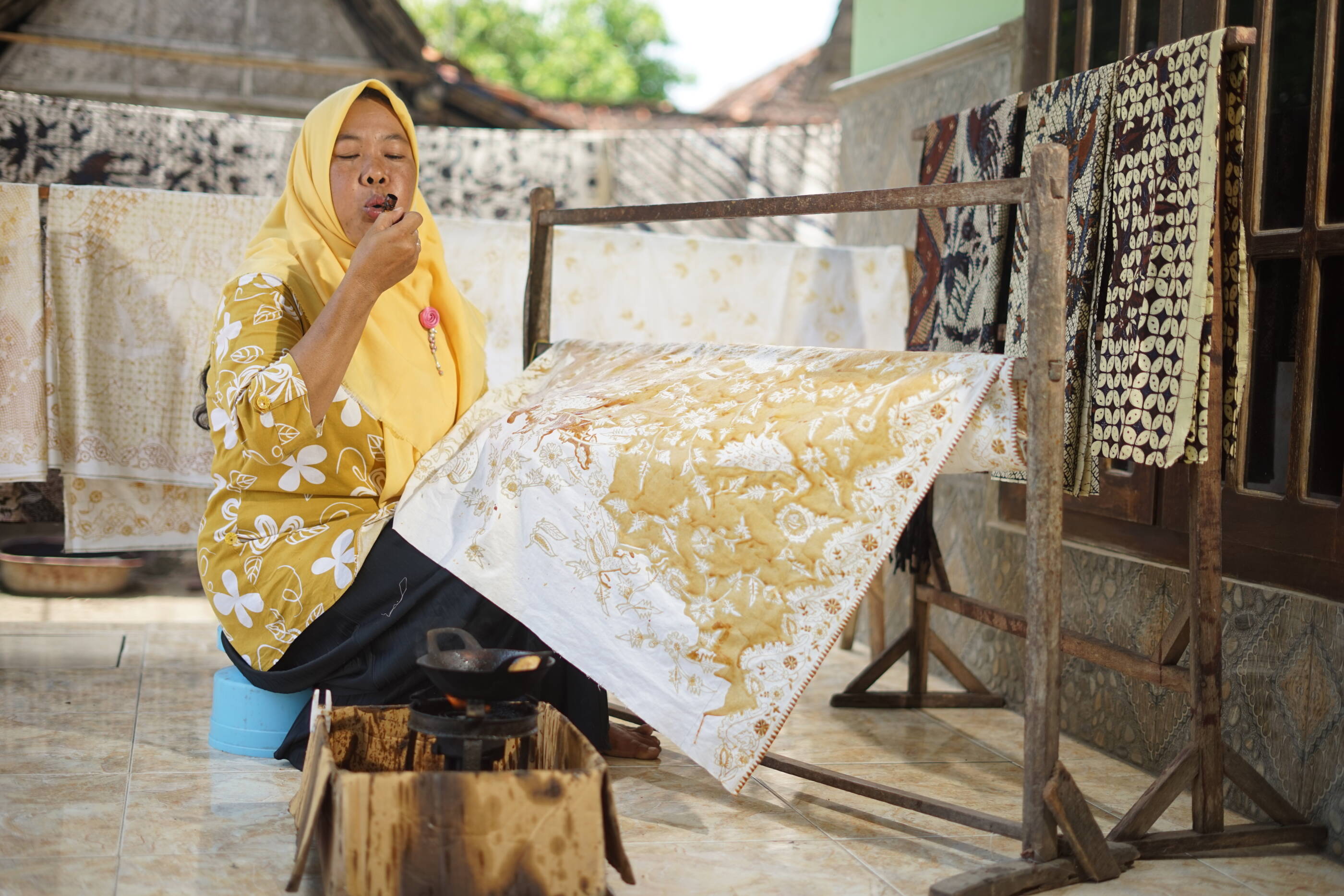 Through the natural dyeing batik program, Koestini is now able to develop herself from a batik artist to become a leader of a batik artist group who actively promotes the image of Tubans Batik.