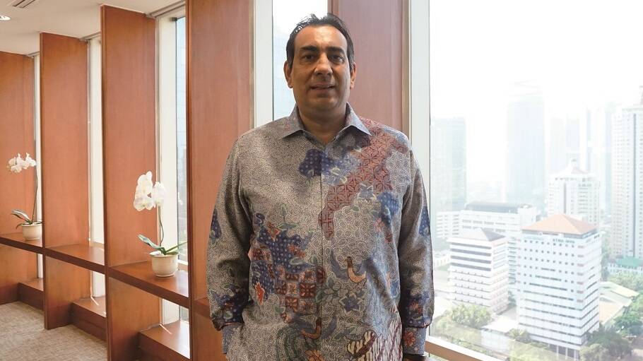FuelsMarketing Director, ExxonMobil Indonesia
Kamal Singh meraih gelar Sarjana Teknik Kimia dari Royal Melbourne Institute of Technology, Australia. Beliau bergabung pada 1995 sebagaiMarketing Analyst.

Sepanjang karir, Kamal memegang berbagai posisi manajerial di organisasi ExxonMobil di Amerika Serikat, Singapura, Australia, Fiji, Guam, dan Samoa. Pada 2013, beliau ditugaskan sebagaiWholesale Fuels Manageruntuk wilayah Asia Pasifik Selatan dan terlibat dalam kajian strategis mengenai Indonesia.

Pada 2017, beliau menjadiMarketing Directoruntuk pemasaran bahan bakar ExxonMobil Lubricants Indonesia, berkedudukan di Jakarta.