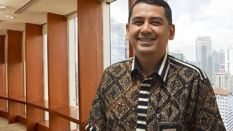 Indonesia FacilitiesManager, ExxonMobil Indonesia
Mr. Roy earned an Associate degree in General Studies from Community College of Allegheny County, Pittsburgh PA, USA, and joined the company in 1994.
He started his career in ExxonMobil Indonesia and filled the Aviation Administration role in Jakarta office for two years.
He was then assigned to various role in Government Liaison, Logistics, and Upstream Business Support (UBS) from 1996 to 2007, followed by several supervisory positions in UBS and Security departments in ExxonMobil Indonesia.
In mid 2017, Mr. Roy was appointed as the Indonesia Facilities Manager for ExxonMobil Indonesia based in Jakarta.